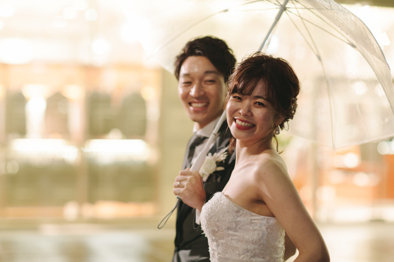 丸の内・仲通りで相合傘♡