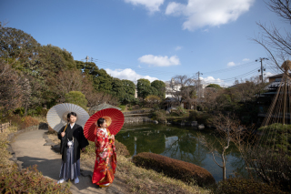 青く晴れた空の下、和装洋装撮影