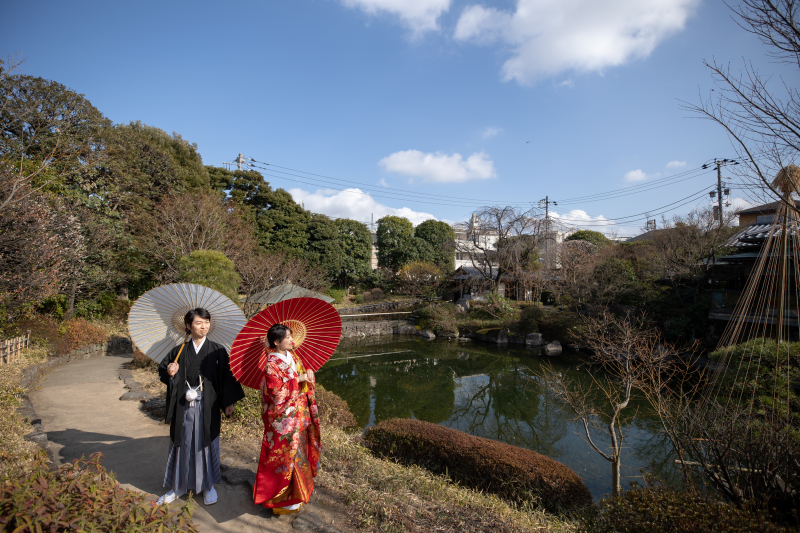 青く晴れた空の下、和装洋装撮影
