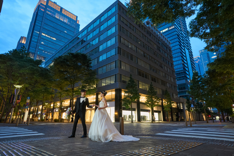 東京丸の内のビル街で♡
