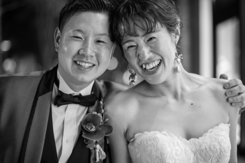 グッと寄り添って仲睦まじく