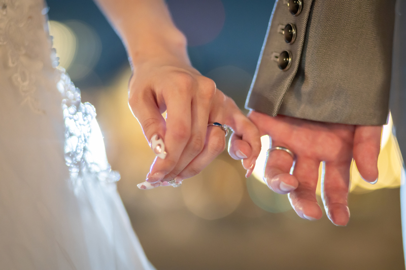 指輪のショットも繊細に