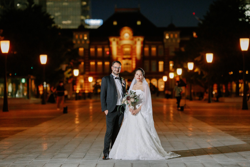 東京駅の前で！