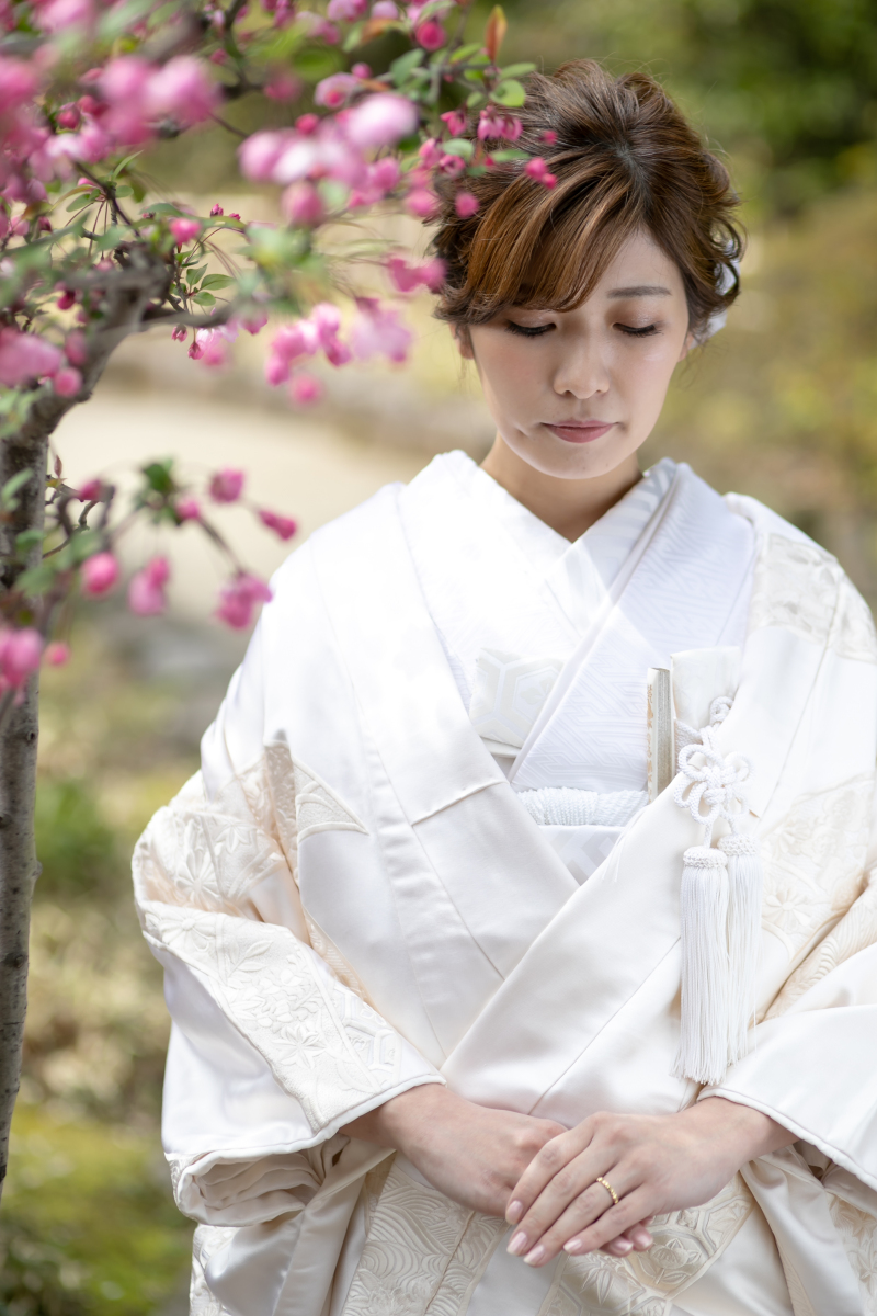 八重桜もほころびはじめて