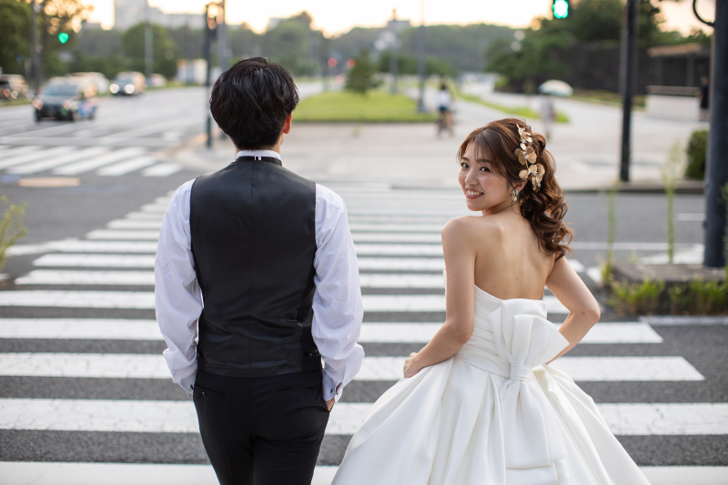 移動中に振り返りながら