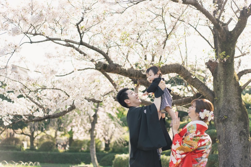 桜の木の下で家族ショット♪