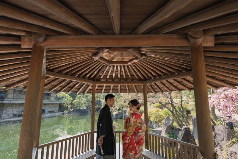 目白庭園内の東屋でのショット
