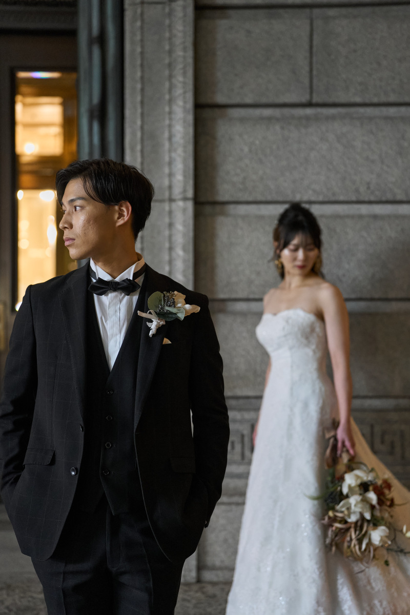 重要文化財、明治生命館の前で