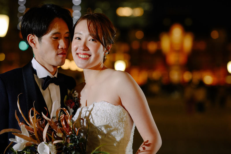 暖かな東京駅のライティングがお二人を彩って