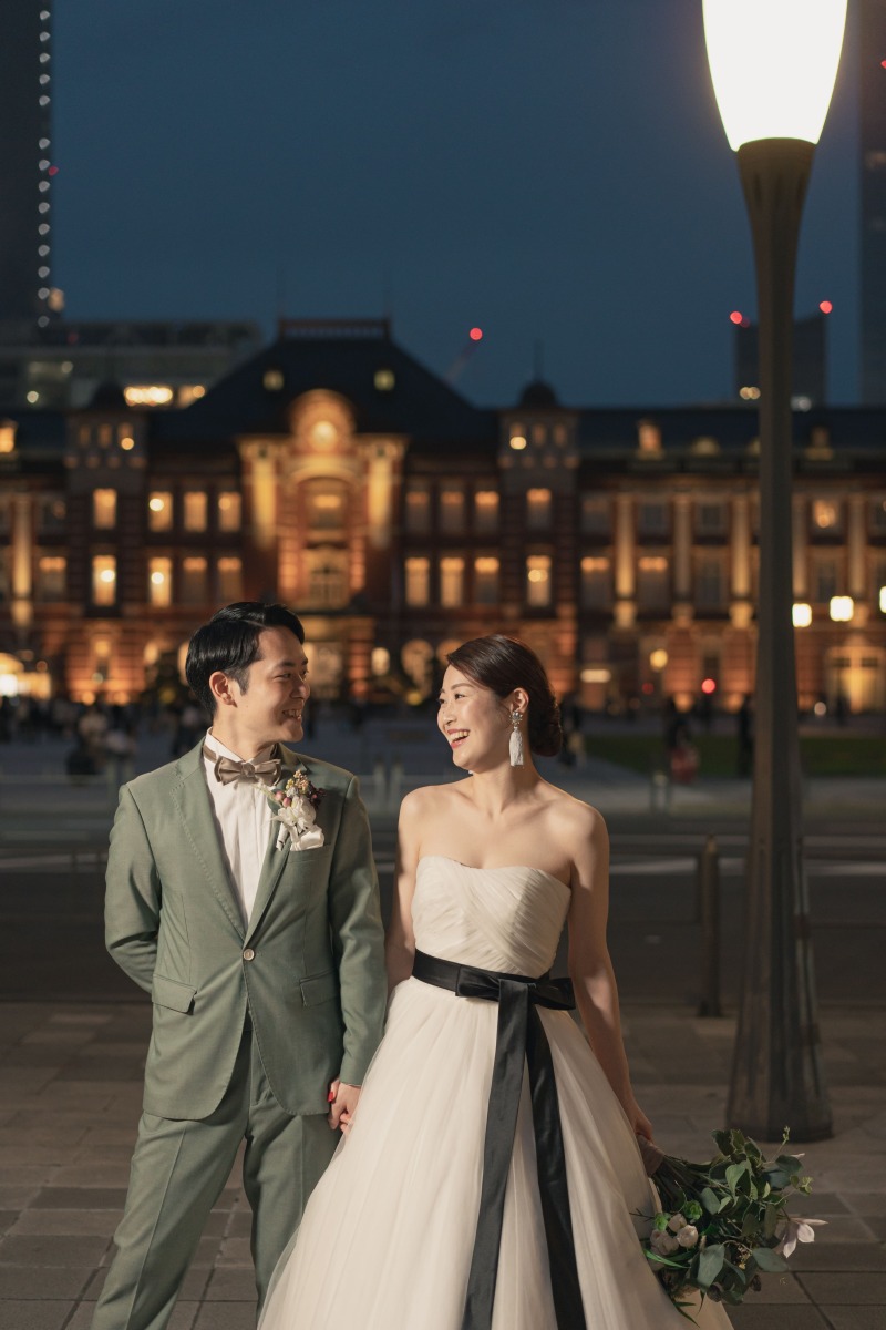東京駅バックに