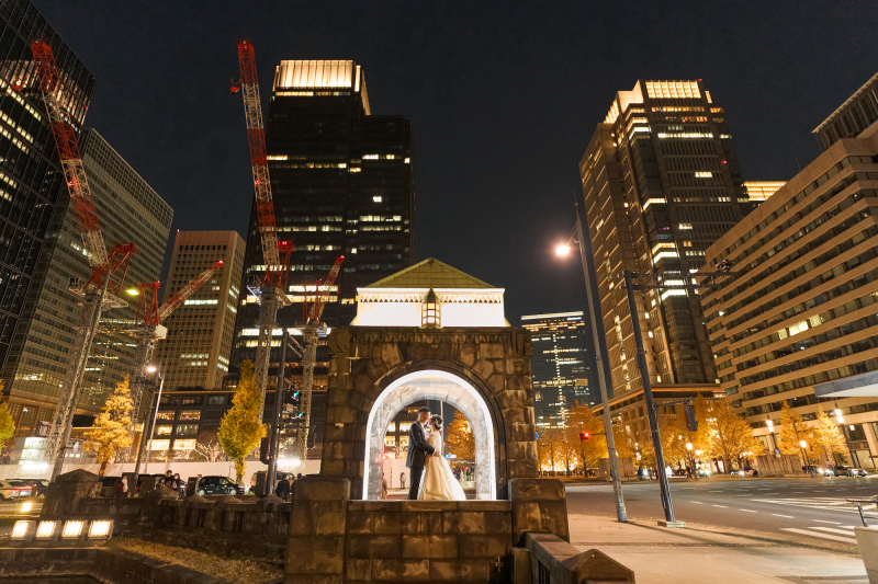 背景のビル群の夜景もフレーミングしたラストカット