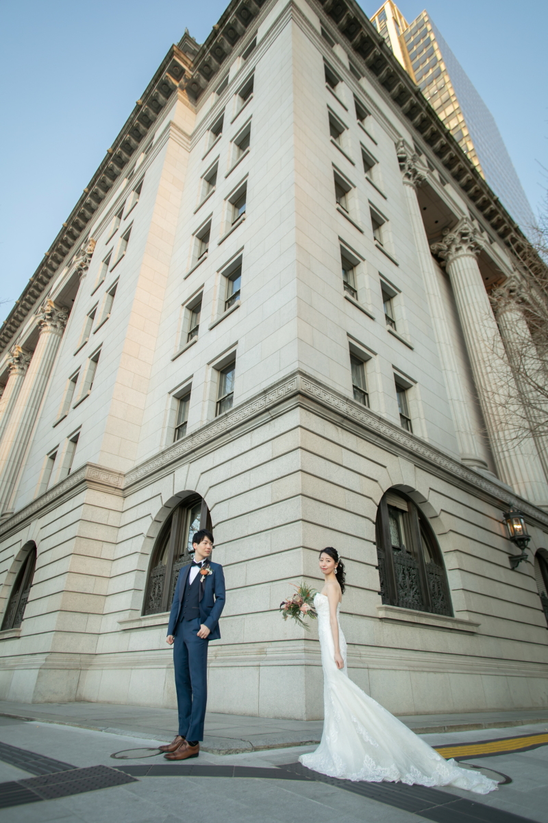 マーメイドドレスのトレーンが印象的