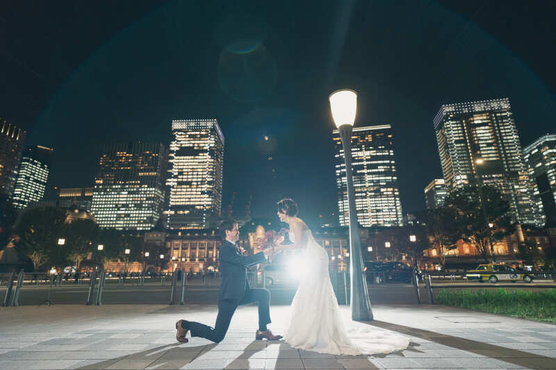都会のど真ん中でプロポーズショット♡