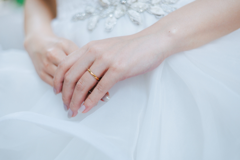 純白なドレスと結婚指輪♪