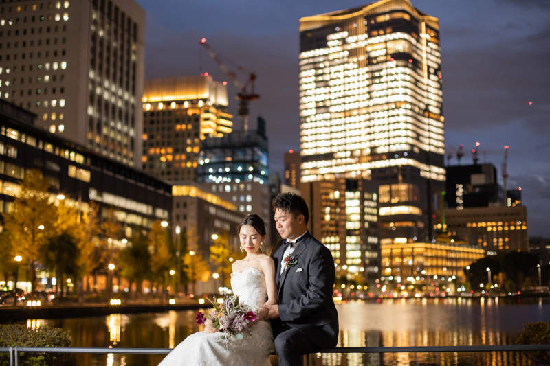 少しずつ暗くなる空と、輝きを増す街の灯り