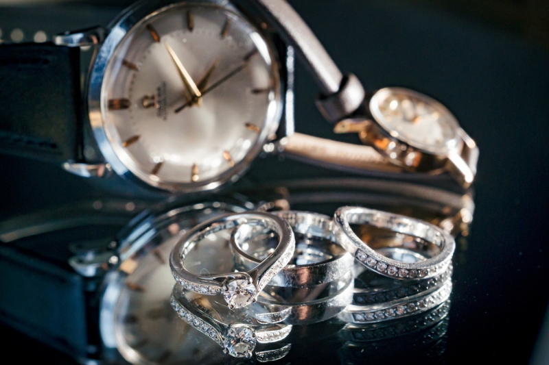 黒背景のシックな物撮り