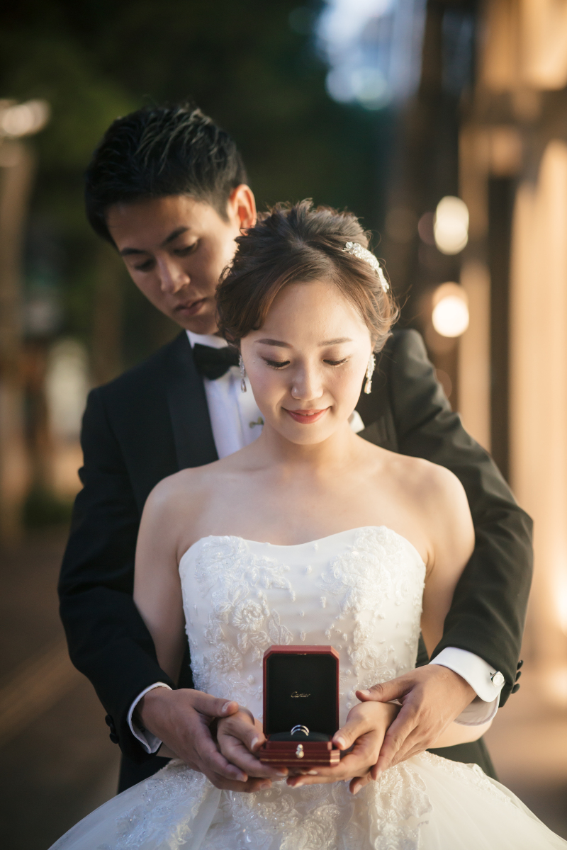 リングボックスとバックハグポーズ☆