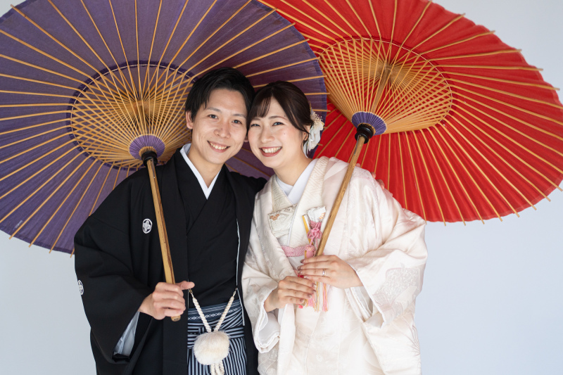 鮮やかな番傘で明るく