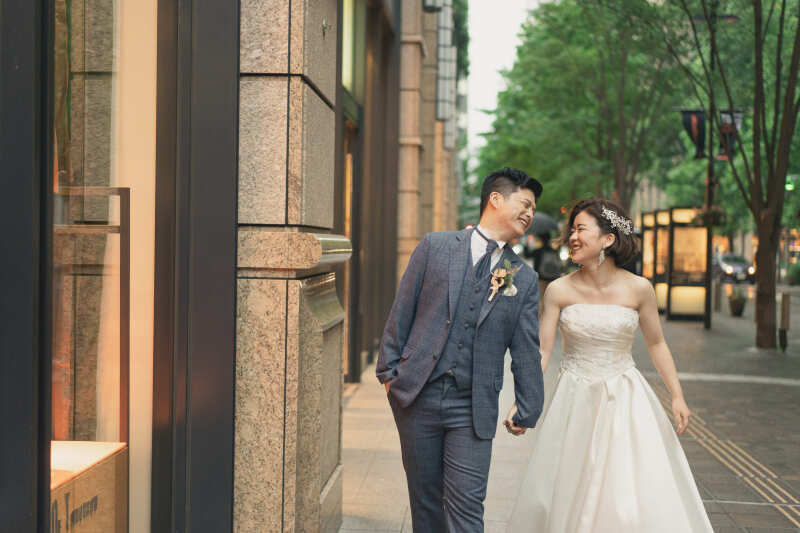 小雨降る中、撮影スタート