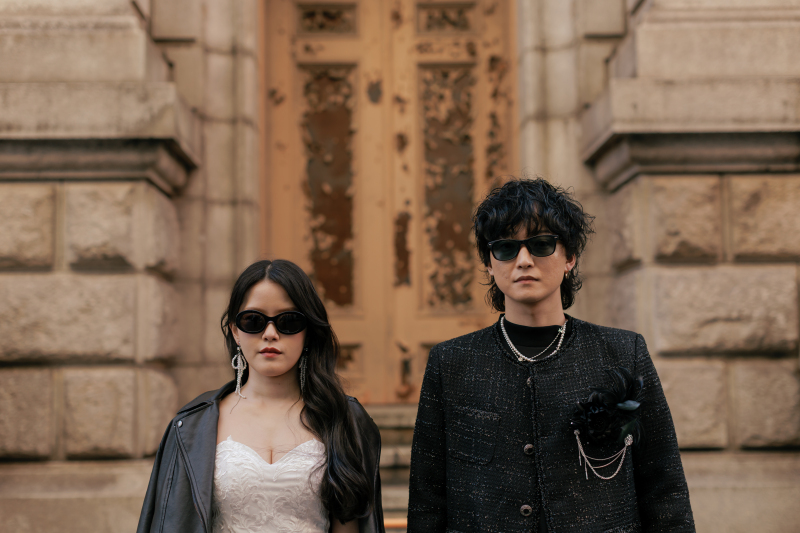 新郎さんのジャケットを羽織って！