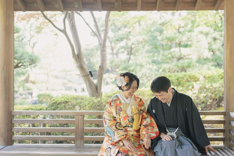 四阿でくつろぎながら