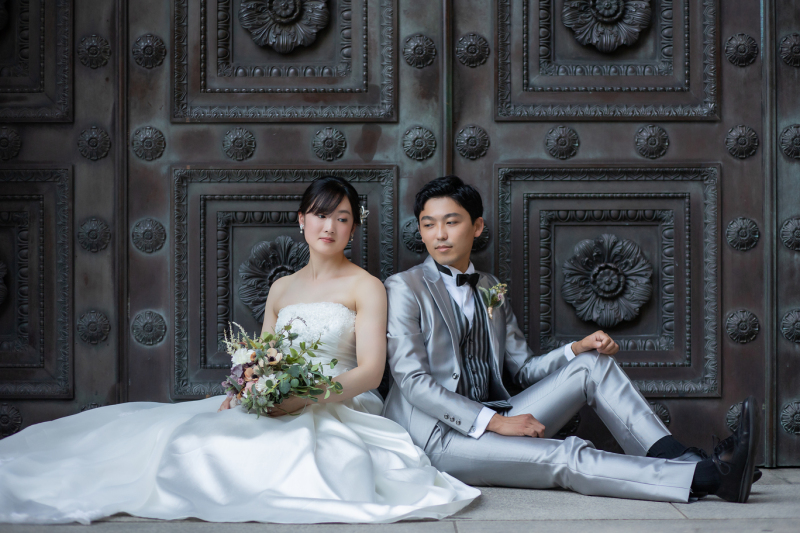 重厚感あふれる鉄門前で