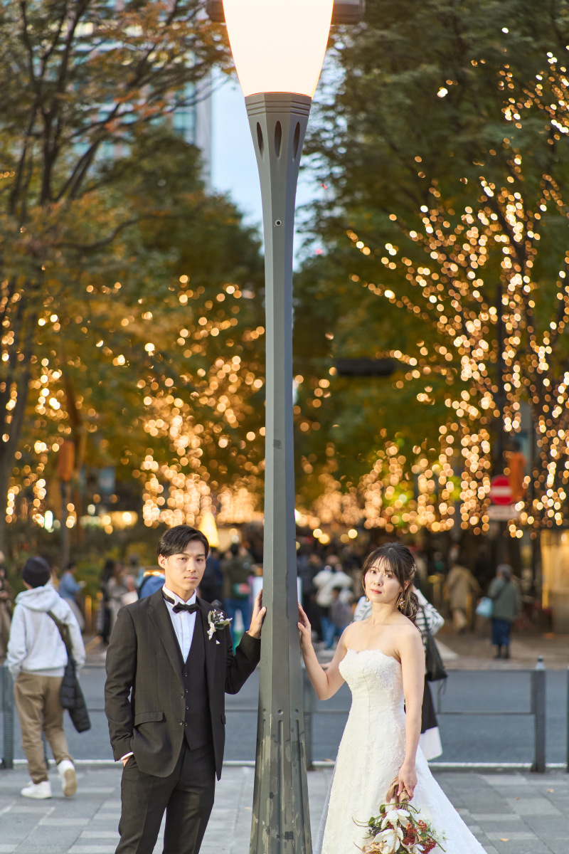 イルミネーションが灯りはじめた丸の内仲通り