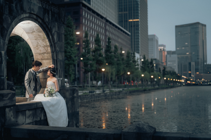 少しずつ暗くなり始めて、街灯も灯りはじめました