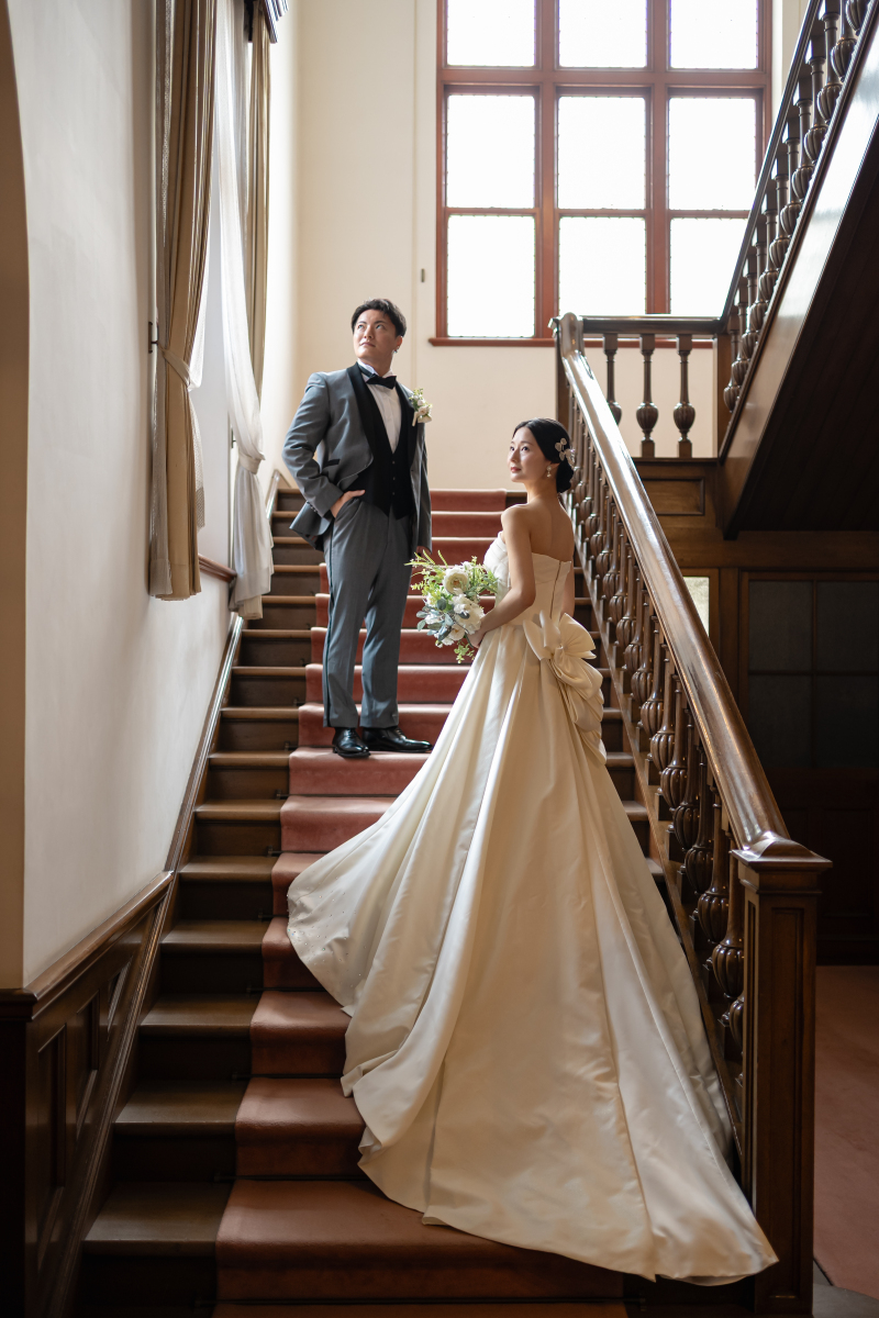 旧古河邸の階段で