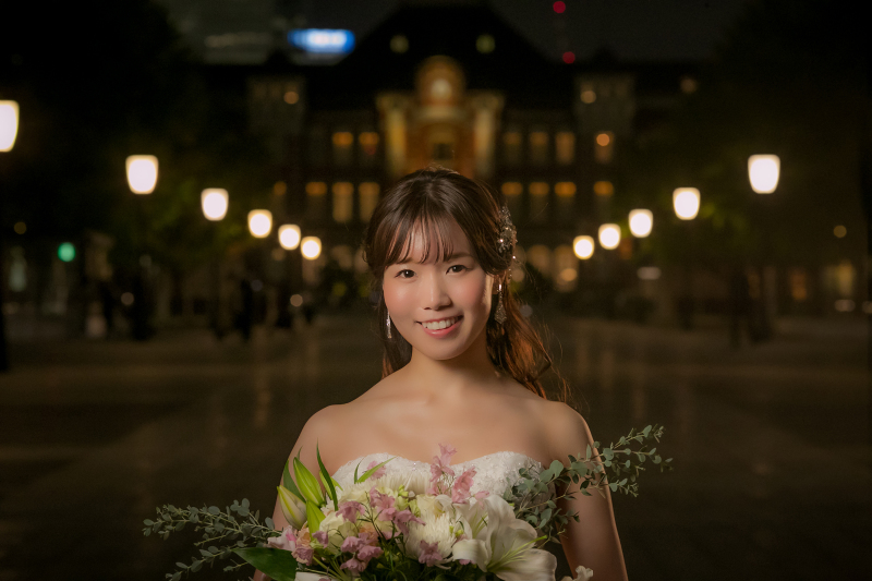 可憐な笑顔のご新婦