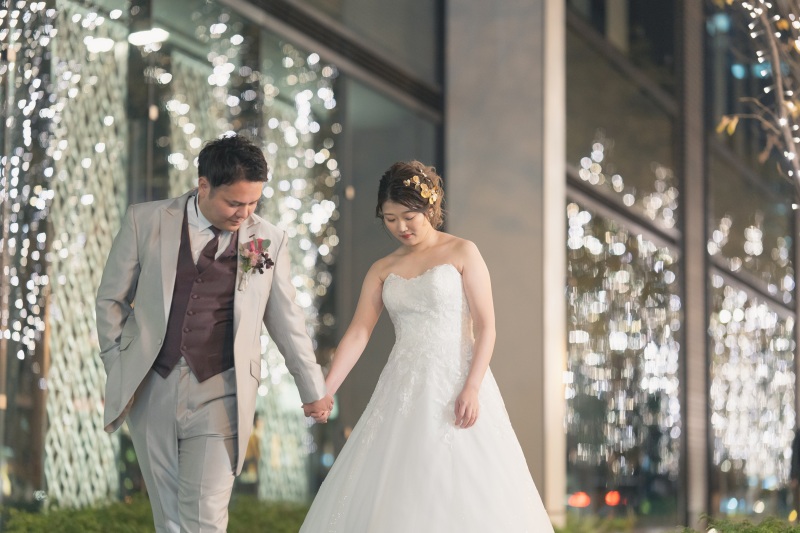 自然に歩くお二人を♡