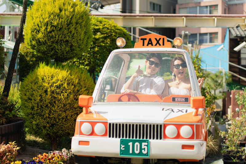 タクシーの遊具に乗り込んで♪