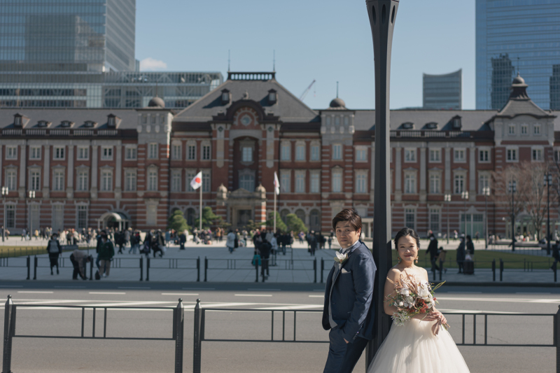 街灯にもたれかかって