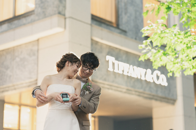 リングボックスを手に