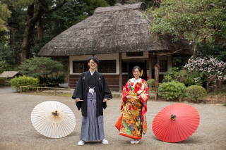 鮮やかな色打掛で春の日本庭園ロケ