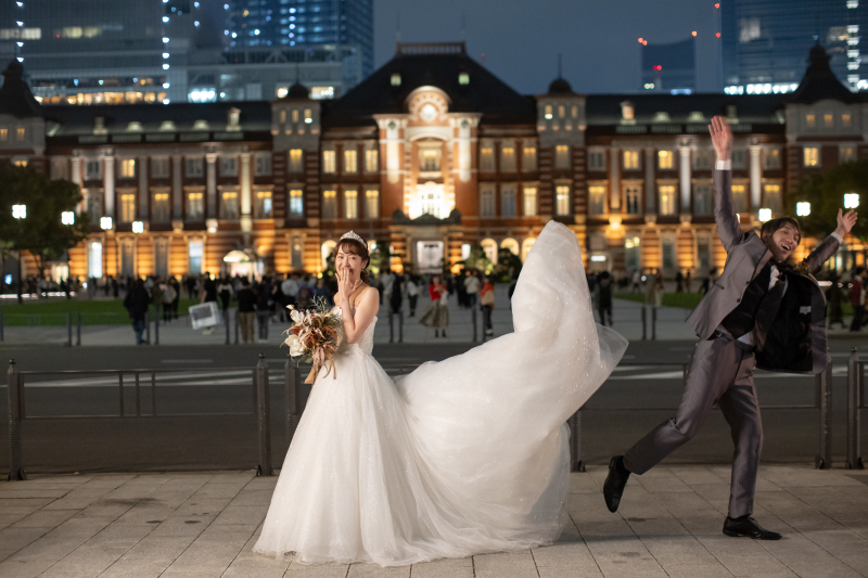 ドレスをフワッとさせて