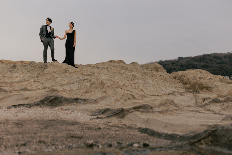 自然の大地を活かした引きのアングル