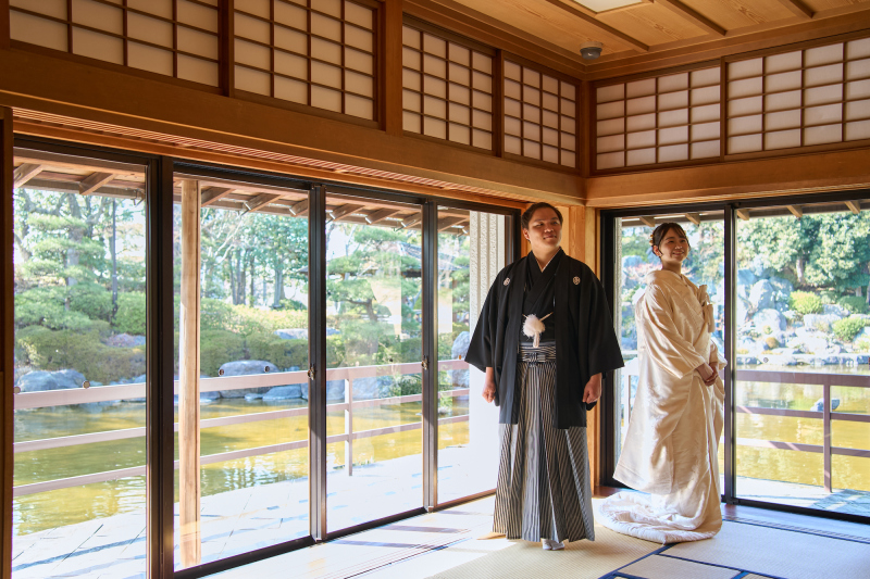 和室からの庭園の眺め