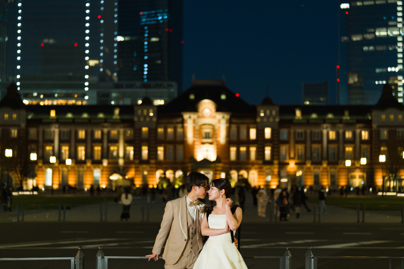 東京駅前にて！
