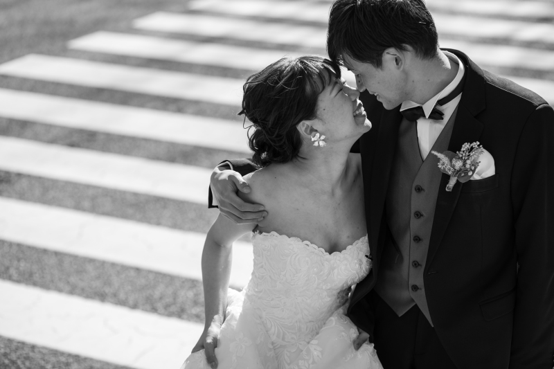 横断歩道をモノクロームで活かした一枚