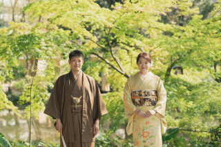 緑溢れる日本庭園から夜の東京駅ロケへ