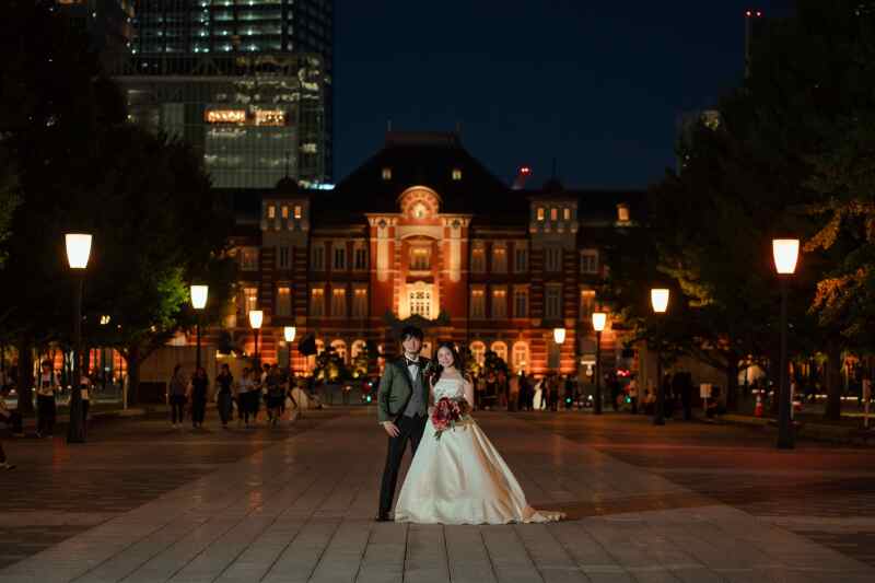 東京駅舎前で！
