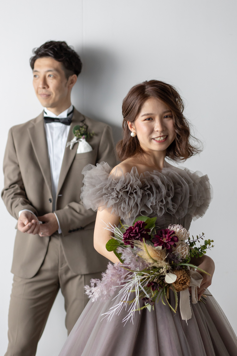 カラードレスからウェディングドレスへとお色直し♡