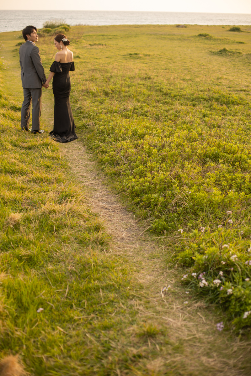 緑を背景にナチュラルな雰囲気で