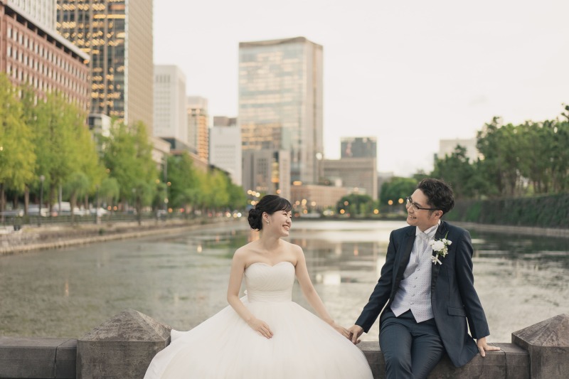 美しいドレスで東京丸の内撮影