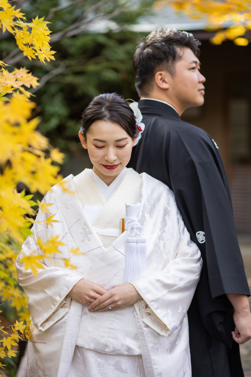 黄金色の紅葉がお二人を彩って