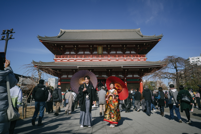 青空広がる浅草寺で！