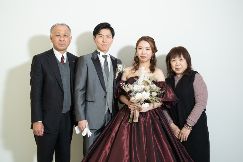 まずはスタジオ撮影から、ご両親と一緒に♪