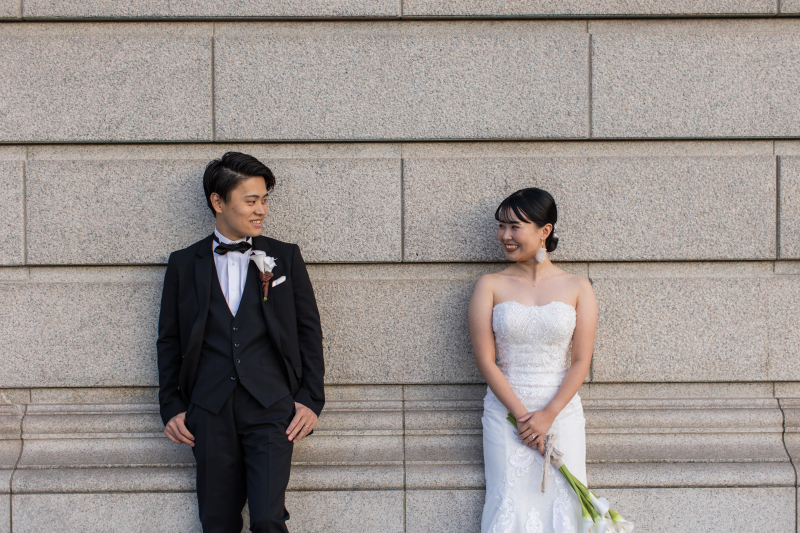 シンプルな見つめあいショット