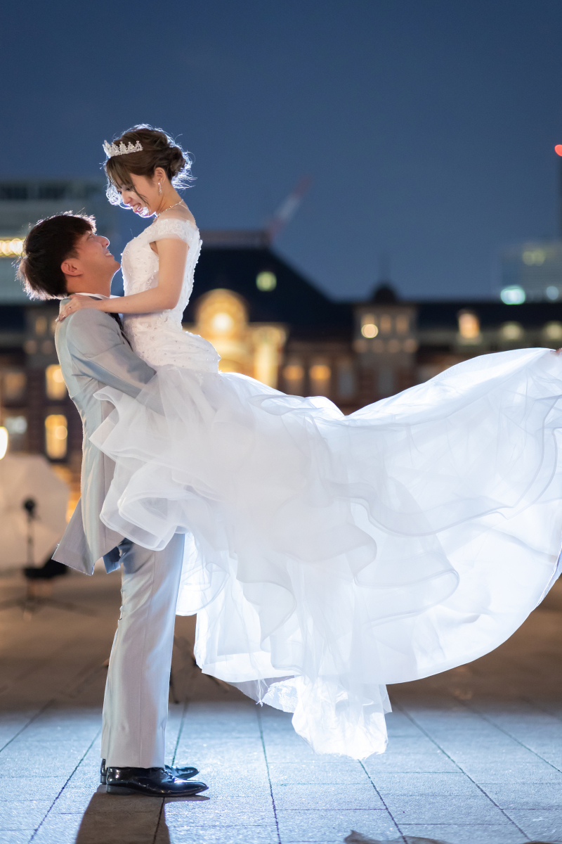 前抱っこでドレスもフワッと